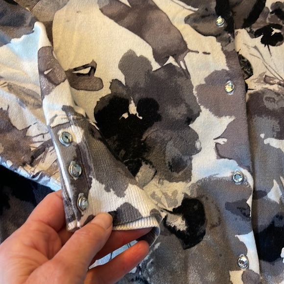 Express Design Studio sweater - Picture 5 of 10